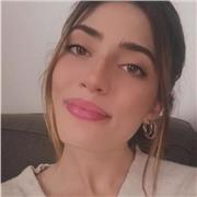 Laureata in scienze della comunicazione. Madrelingua italiana e livello C2 di spagnolo, offro ripetizioni di entrambe le lingue